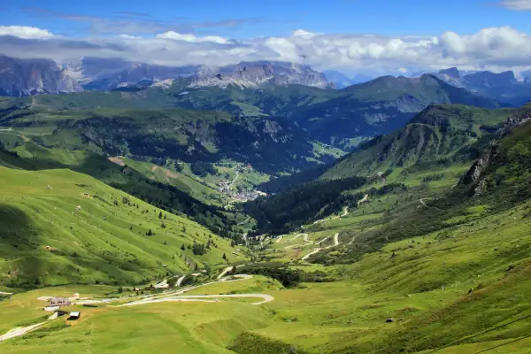 Pordoi Joch (Passo di Pordoj) Pordoi Joch (Passo di Pordoj)